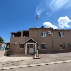 https://apartment-amans-1.pula-hotels.org