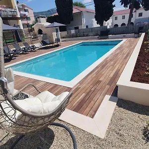 apartment-mestrovic.hotels-in-trogir.com/