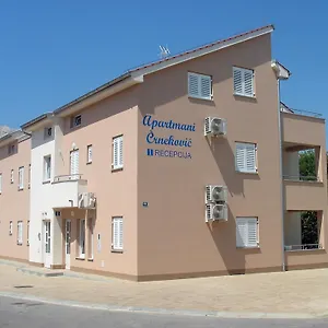 apartments-crnekovic.primorje-gorskikotar.com/